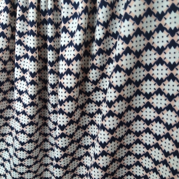 $ Max studio blue peach geometric design crew neck cold shoulder blouse. Size S - Picture 4 of 9